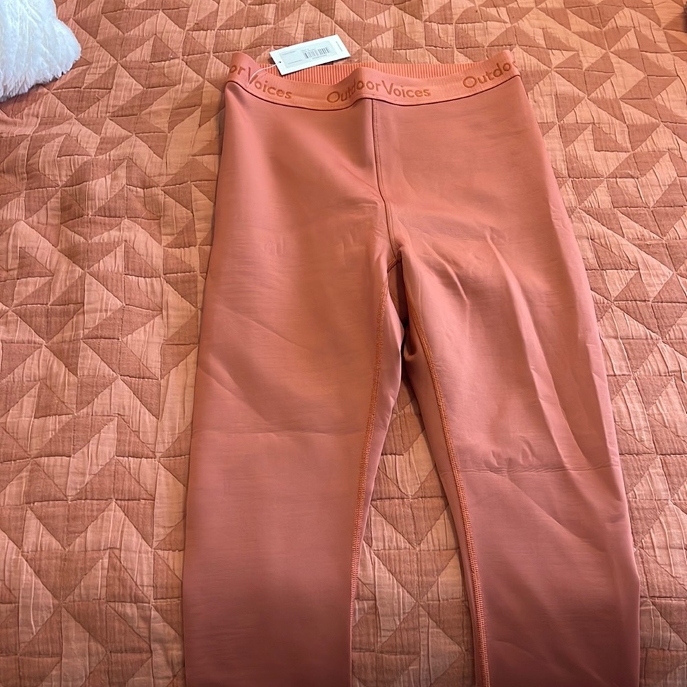 Outdoor voices 7/8 leggings in coral color